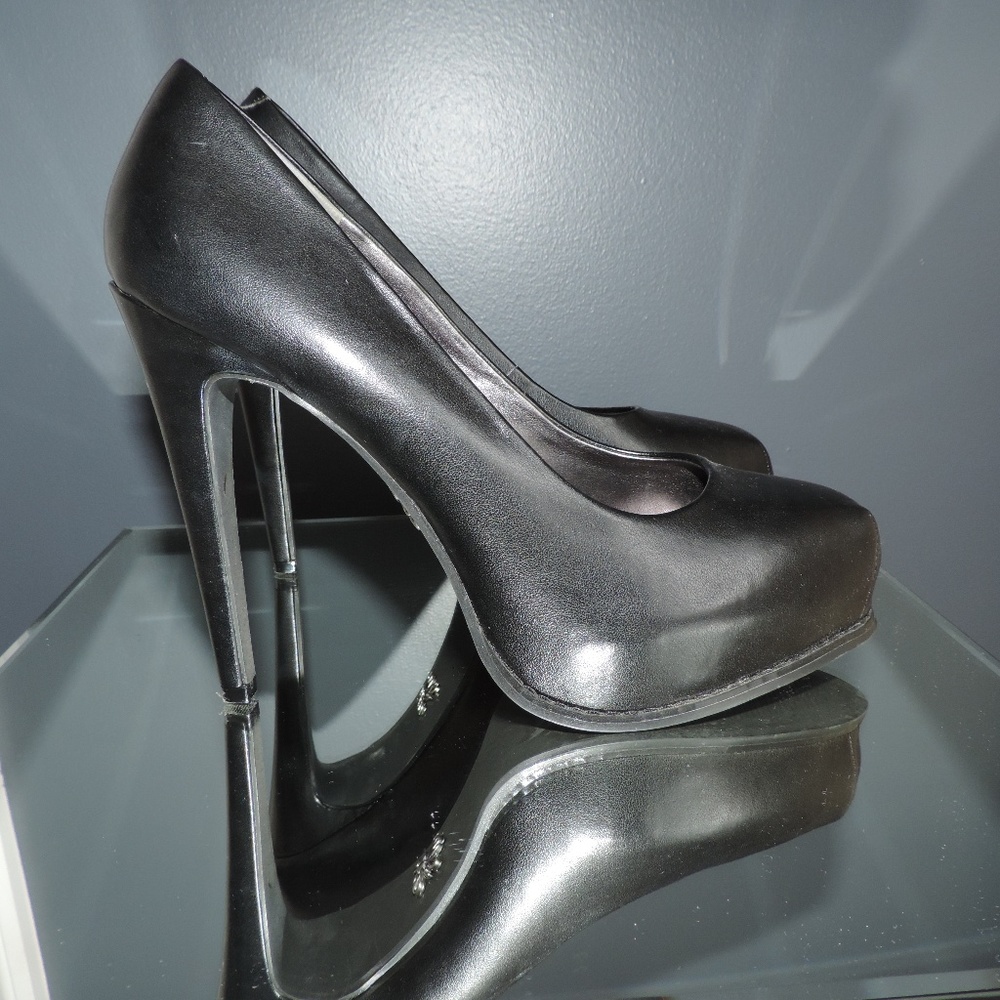 Simply Vera Vera Wang Platform Heels